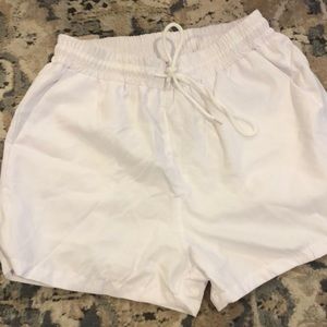 Men’s Small white drawstring shorts with pockets
